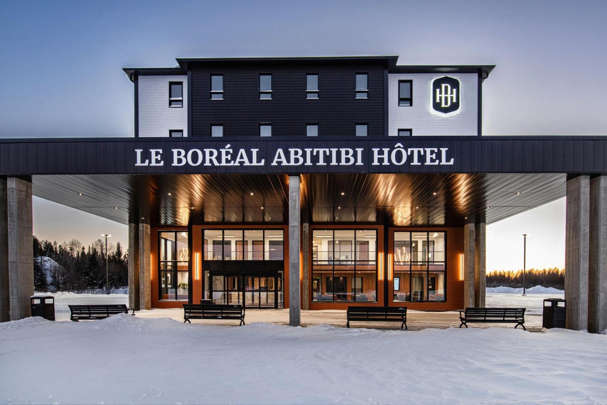 Le Boreal Abitibi Hotel Val-d'Or Exterior photo